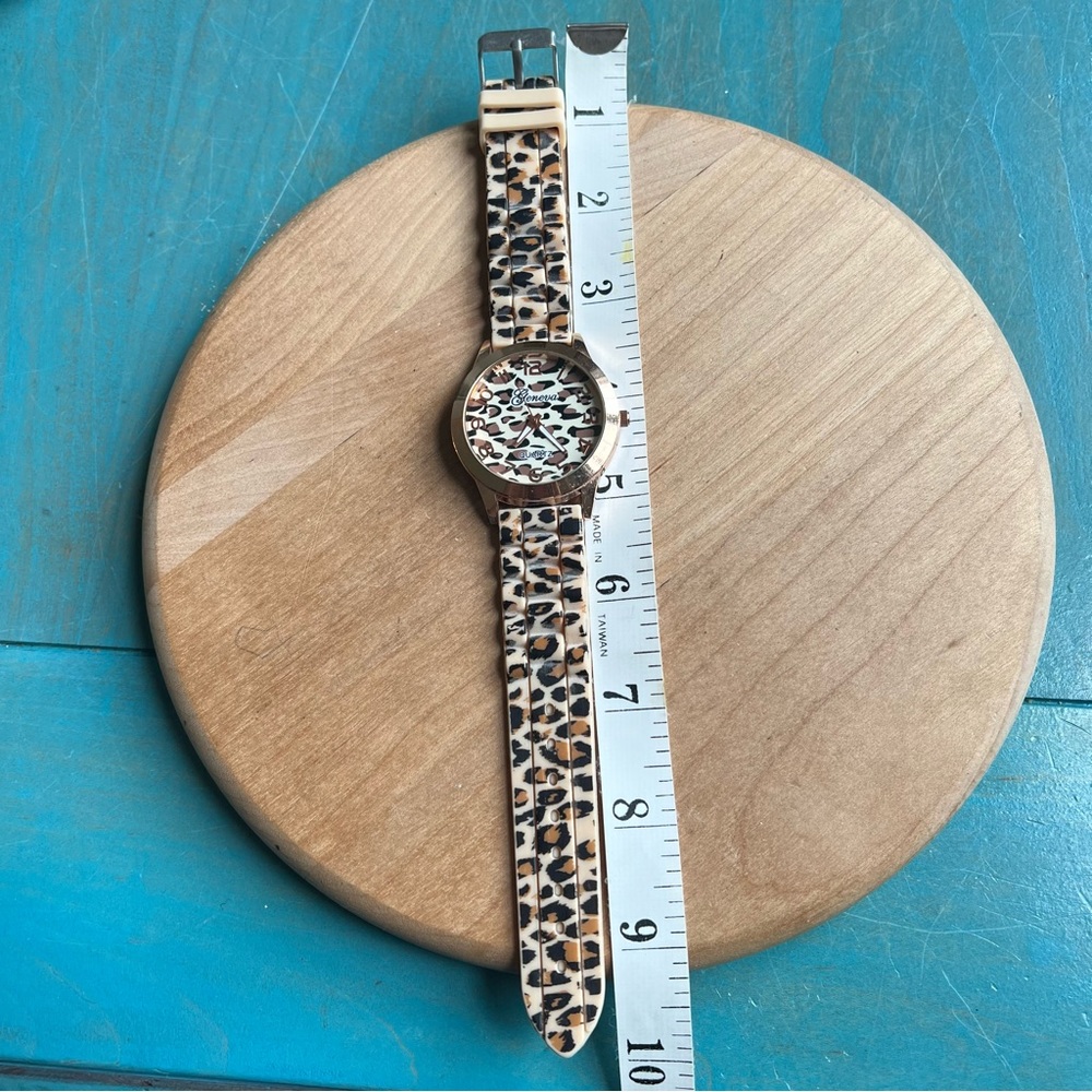 Geneva Leopard print ladies watch NEW BATTERY - Picture 8 of 8